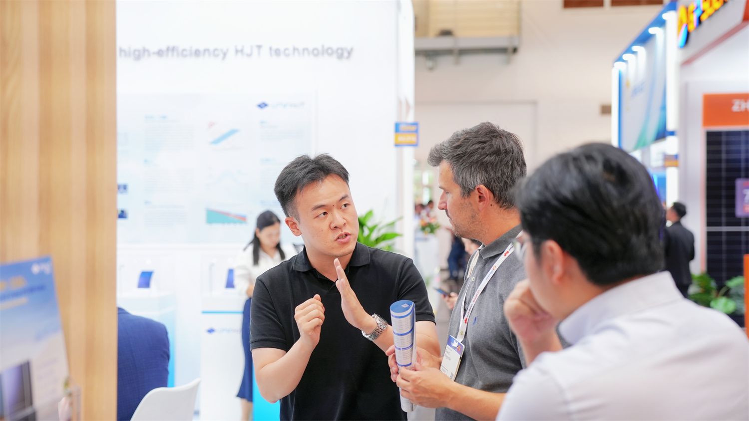 琏升光伏亮相慕尼黑,高效异质结技术引领光伏创新风潮